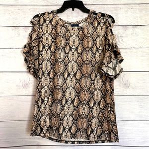 Daytrip blouse size XS- fits like a medium